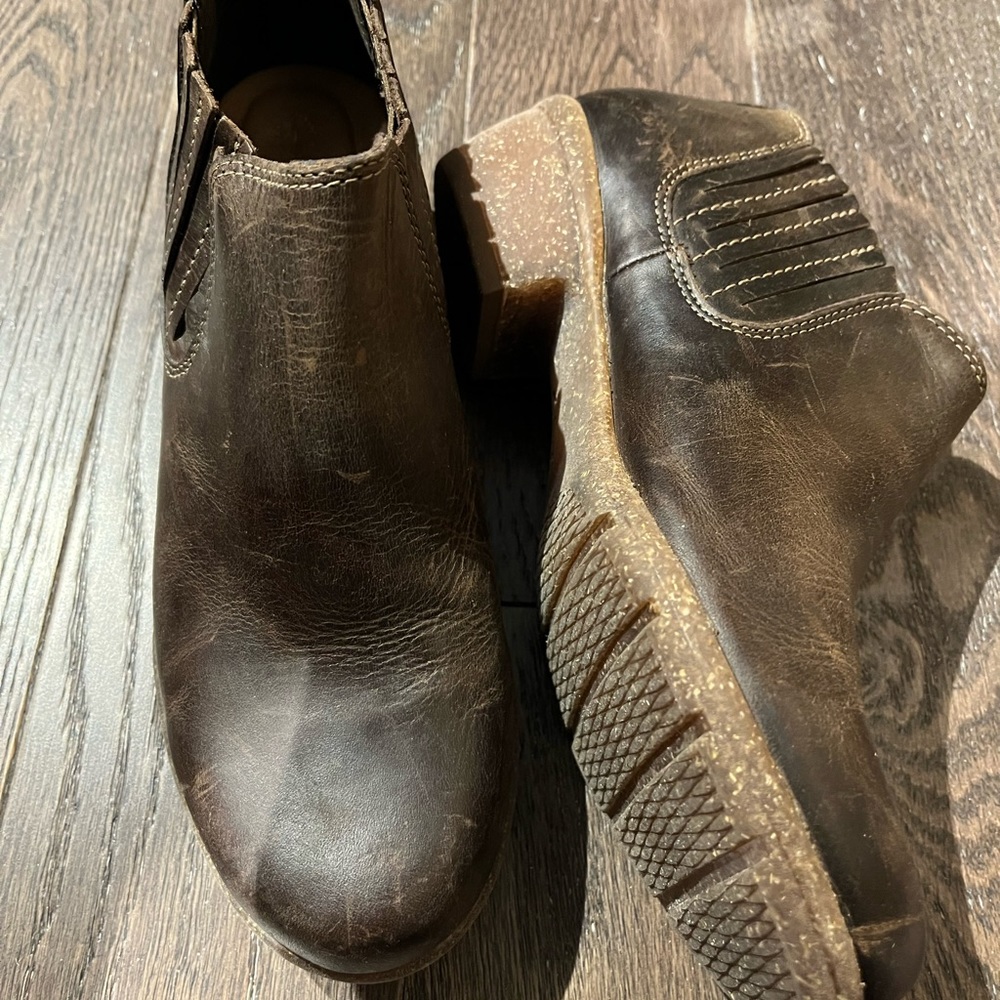 Clark’s rustic brown booties with rubber soles new without tags size 7